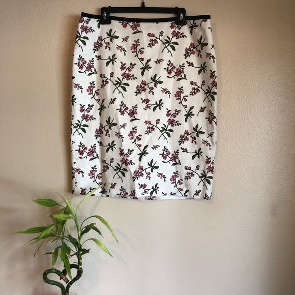 Ann Taylor Dresses & Skirts - Ann Taylor White Floral Skirt Sz 14